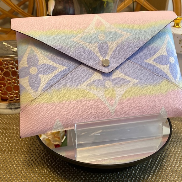 Louis Vuitton Handbags - NWOT LOUIS VUITTON Large Kirigami Pochette in Escale Pastel $1000.